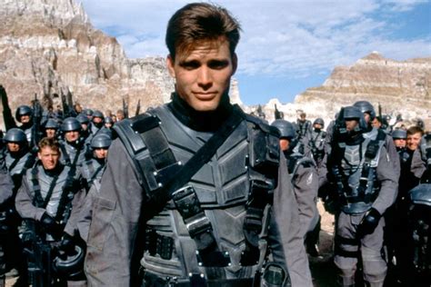 starship troopers nude scene|Casper Van Dien Dishes on Starship Troopers Naked Shower。